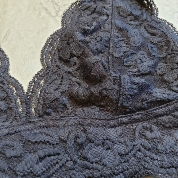 Urban Outfitters Lace Halter Bra NWOT - SMALL - Picture 8 of 13